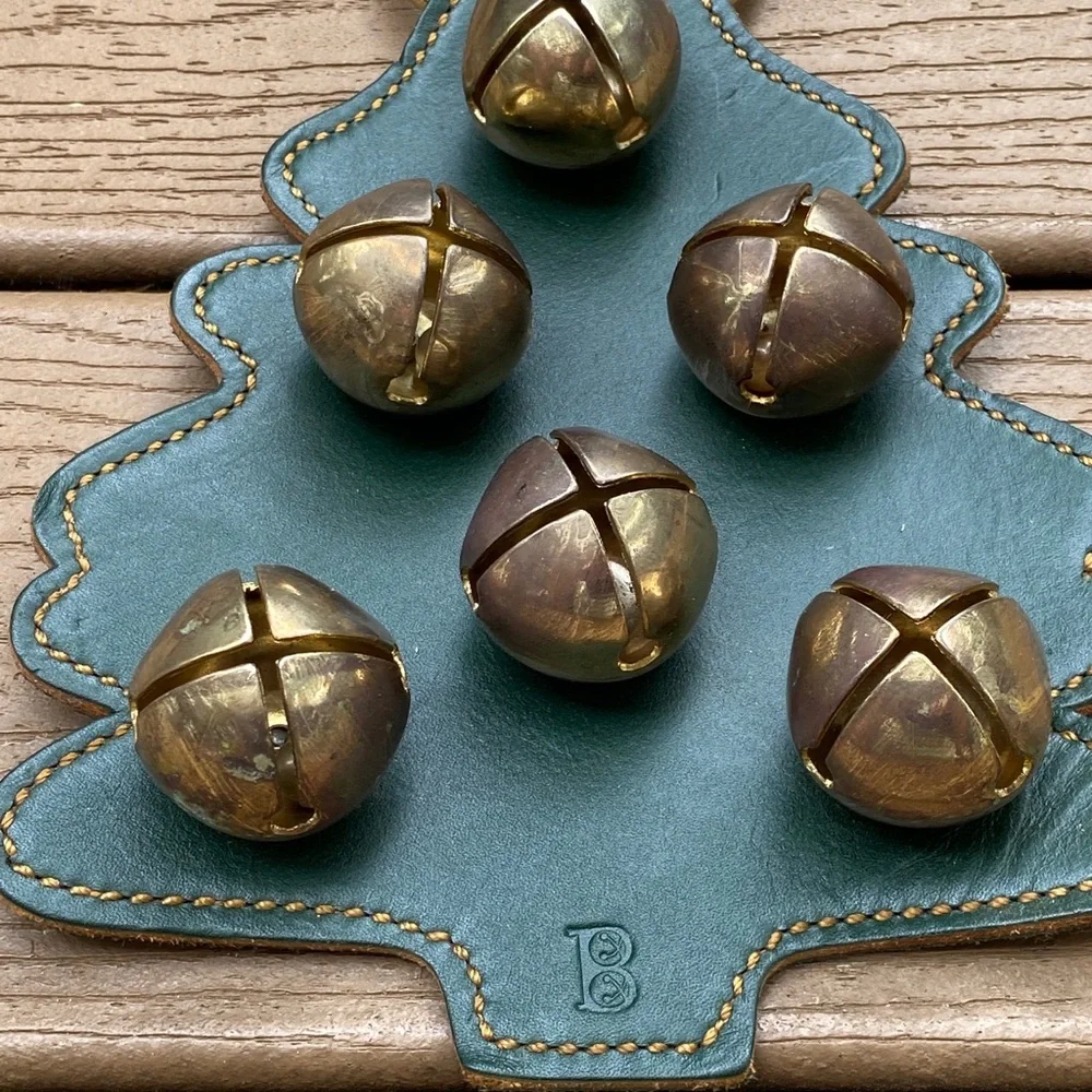 VTG GREEN LEATHER CHRISTMAS Tree shaped door bell hanger with beautiful patina
